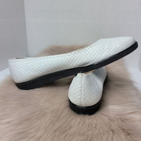 Salvatore Ferragamo White Leather Perfored Loafer Womens Shoes Size 8.5 - Picture 5 of 10